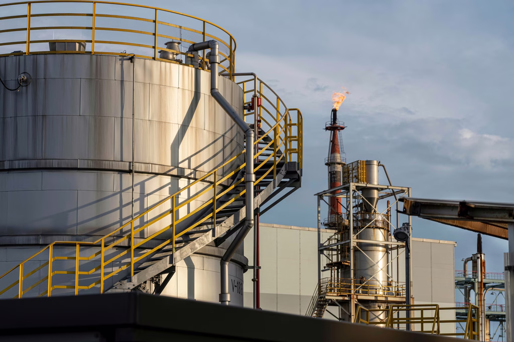 Refinery Sector.